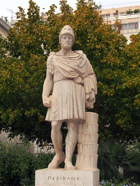 Estatua De Pericles En La Calle De Athinas De Atenas Atica Grecia