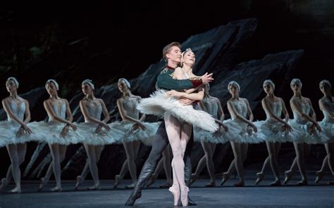 Swan Lake Royal Ballet Covent Garden A Feast For The Eyes But Not