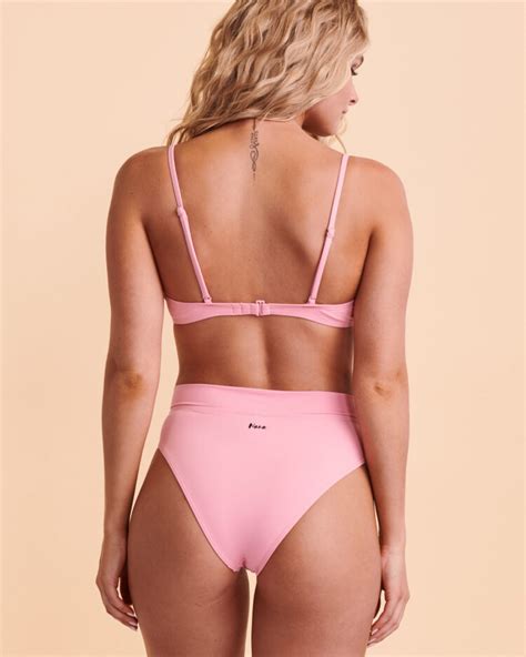 Hot Sexy Sarah Beattie Bikini Pics