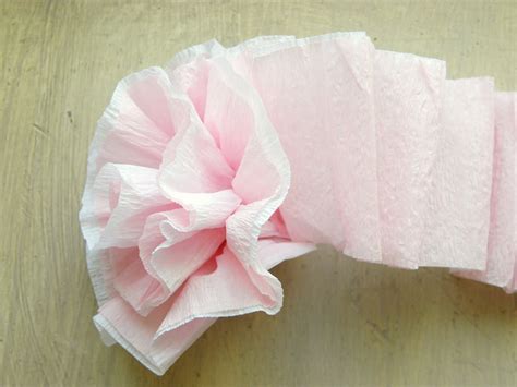 Icing Designs: Lovely crepe paper flowers