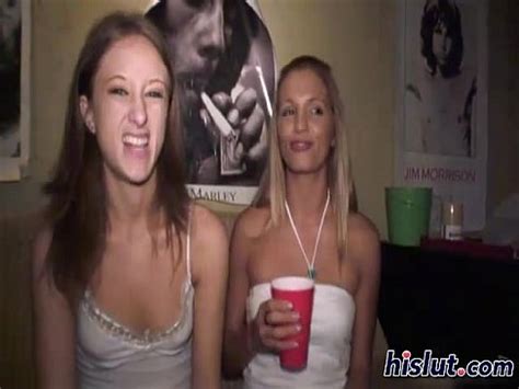 Lily está caliente para trotar XVIDEOS