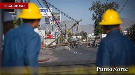 Tren Derriba Postes En El Bulevar Ben Tez Hay Autos Da Ados Punto