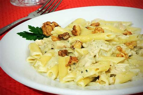 Como fazer Penne ao Molho de Gorgonzola e Nozes Requeijão