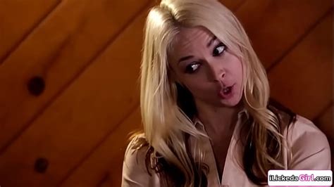 Vidéos cougar lesbian threesome XVIDEOS