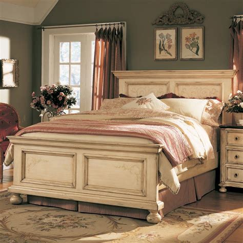 10+ Best Antique White Bedroom Furniture Sets