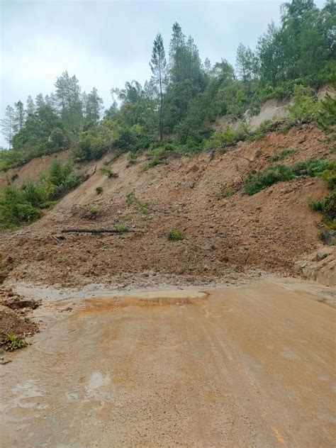 Longsor Lumpuhkan Jalan Penghubung Mamasa Dan Polman BPBD Kerahkan