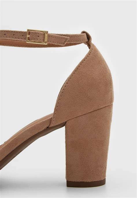 Sandália Vizzano Suede Nude Compre Agora Dafiti Brasil