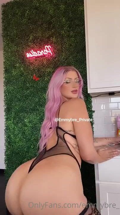 Watch Emmybre Leaked Nudes Twerking In Black Thong Teasing Sex Video