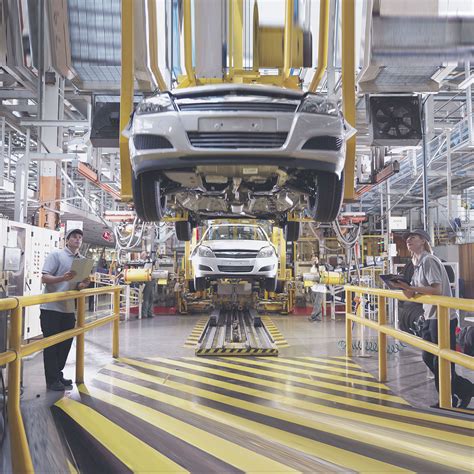 Managing a moonshot: Keeping large industrial projects on track | McKinsey