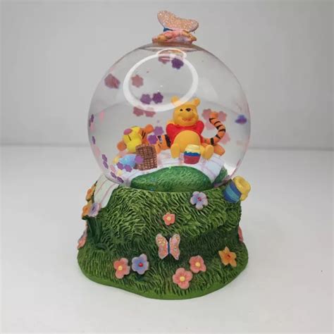 DISNEY WINNIE THE Pooh Snow Globe Tigger Picnic Scene Collectable Water