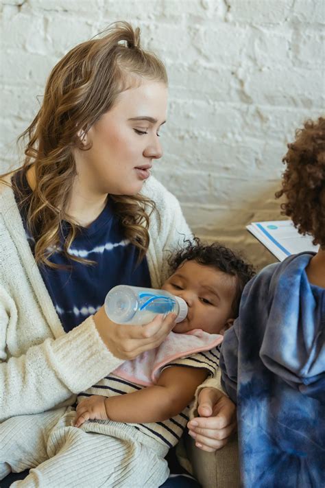 Naked Women Breastfeeding Photos, Download The BEST Free Naked Women