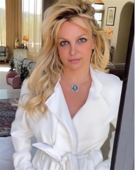 Framing Britney Spears on Twitter: "@britneyspears is absolutely