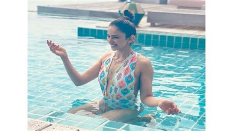 ಬಕನಯಲಲ ರಕಲ ಪರತ ಸಗ ಹಟ ಫಟಗಳ Actress Rakul Preet Singh Hot Bikini Photos Goes
