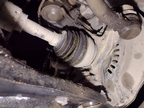 замена пыльника переднего привода — Toyota Vitz (130), 1,3 л, 2015 года ...