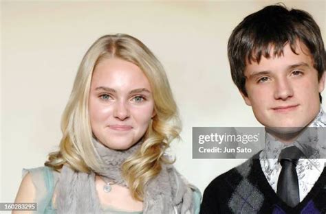 94 Josh Hutcherson And Annasophia Robb Photos & High Res Pictures ...