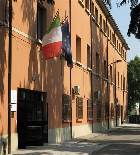 Liceo Sigonio Sotto Choc Morta Una Studentessa Di 16 Anni