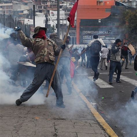 Indígenas Toman La Asamblea Nacional De Ecuador Al Grito De ¡fuera