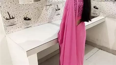 Wife Ke Sex Karne Se Mana Karne Par Pati Ne Wife Ke Samne Hi Kaamwali Bai Ko Chod Dala Hindi