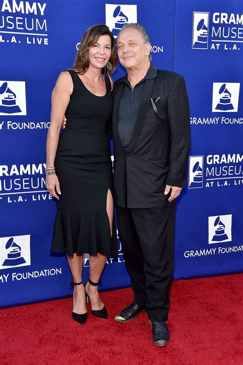 Jimmie Vaughan Net Worth - Wiki, Age, Weight and Height, Relationships