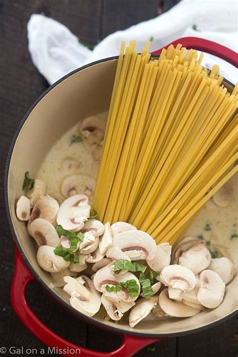 One Pot Chicken And Mushroom Fettuccine Alfredo The Recipe Critic