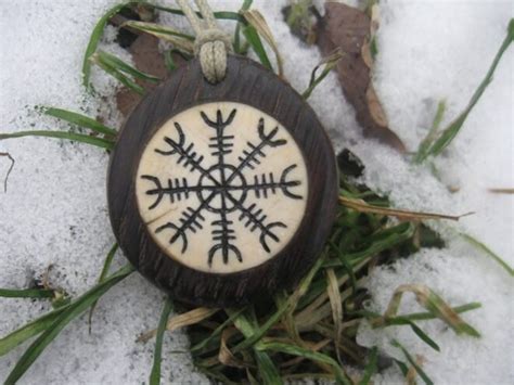 Шлем ужаса: значение оберега, как активировать | Амулеты. Драгоценные ...