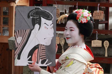 Geiko San And Maiko San Maiko Katsuhina Gion Kobu Via Ganref