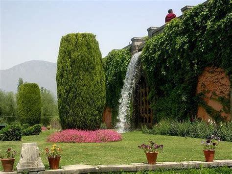 Mughal Gardens in Kashmir - List of Kashmir Gardens