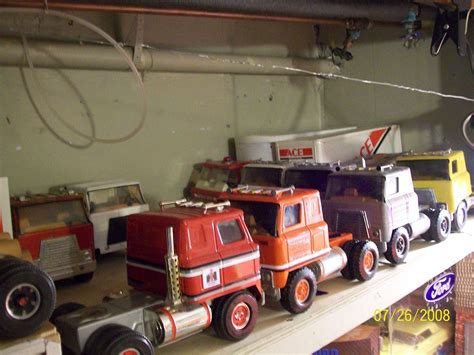 Pin by Pinner on ERTL SEMI TRUCKS by P.B. | Trucks, Semi trucks, Vehicles