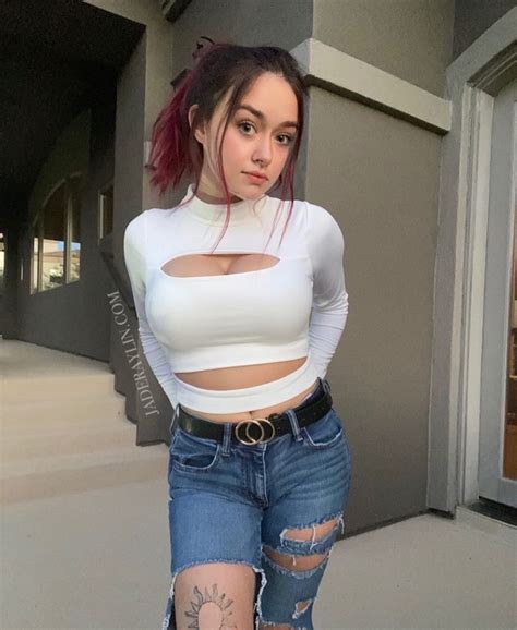 Jade Raylin Wiki Biography Age Height Info Details Instagram Models Model Brunette Hair