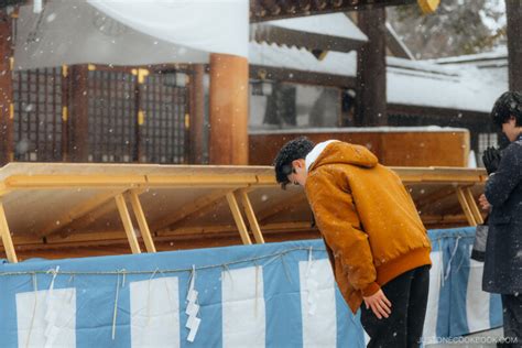 Etiquette Tips For Visiting Shrines And Temples In Japan Asian Recipes