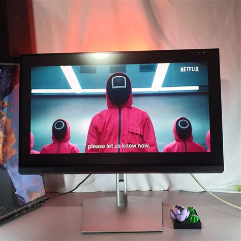 Unboxing and first impressions of the huge Dell UltraSharp 32 4K HDR ...