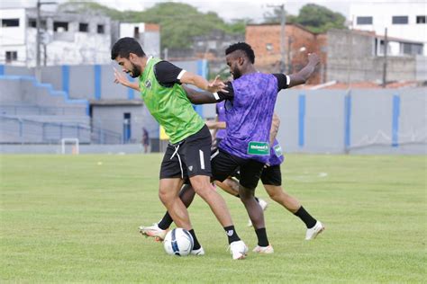 Preparador físico do Ceará avalia ponto positivo de adiamento Mais