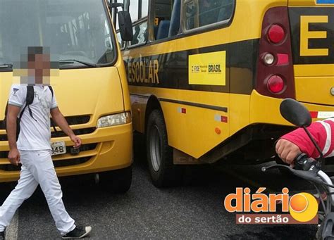 Por Falta De Combust Vel Nibus Escolar Deixa Alunos Na Rua Ao Voltar