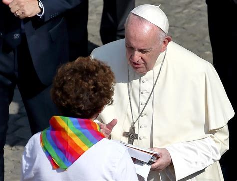 Francisco defendió la bendición a parejas homosexuales Busca mostrar