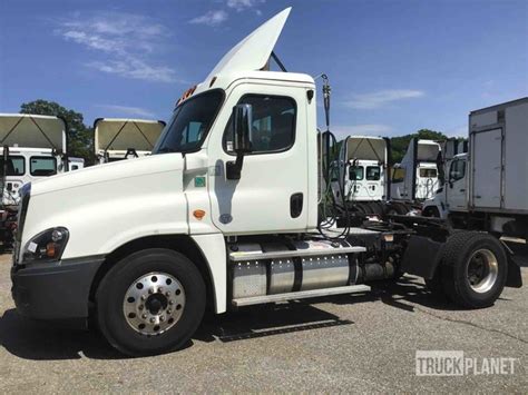 2022 Freightliner Cascadia Day Cab