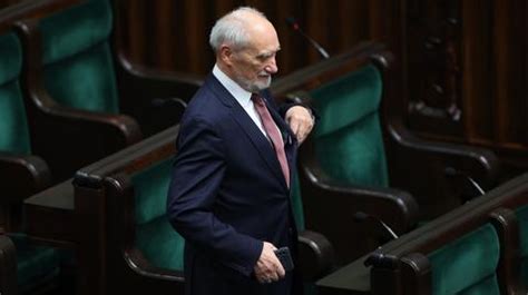 Antoni Macierewicz Zatrzymany Do Kontroli Zas Oni Si Immunitetem