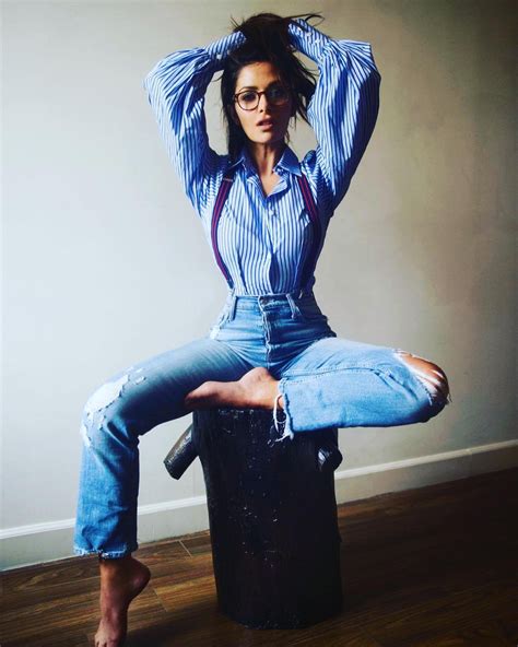 sarah shahi height and weight 1