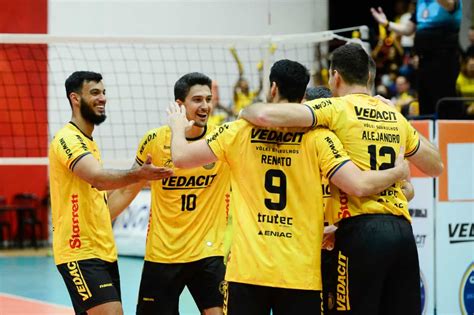 Vedacit Guarulhos bate Suzano no tie break Web Vôlei