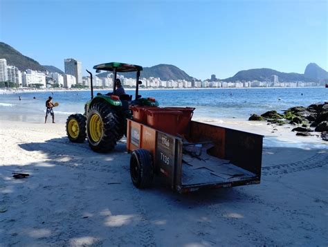 Comlurb Recolhe Toneladas De Res Duos Nas Praias Da Cidade No Fim