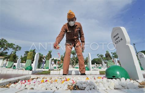 Ziarah Makam Pahlawan Hut Tni Antara Foto