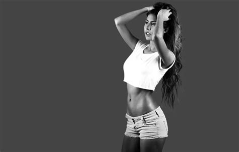 Обои girl sexy hot girl eyes smile beautiful figure model на телефон и рабочий стол