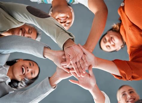 Construcción de equipos manos juntas y diversidad de mujeres en el