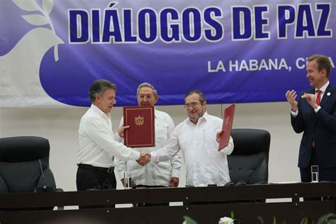 Gobierno Y Farc Firman Los Acuerdos Para El Fin Del Conflicto En