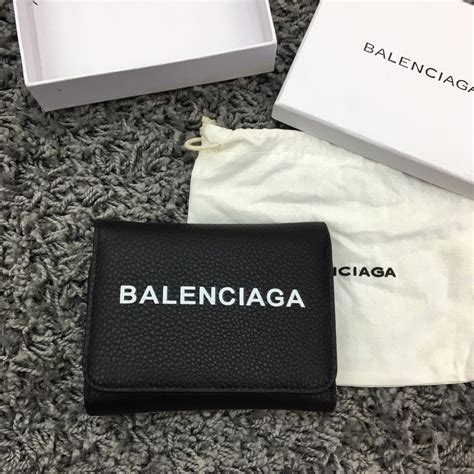 Balen Bazar Balenciaga巴黎世家 最新款三折錢包 義大利原廠荔枝紋牛皮 尺寸：12210、打開長度26cm 圖片 台灣