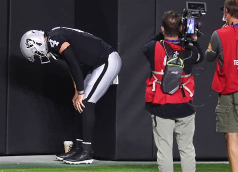 WATCH: Raiders QB Derek Carr leaves game with ugly-looking groin injury