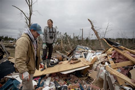 Se Abocan A Reconstruir Tras Paso De Tornados