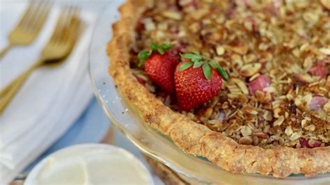 Simple Rhubarb Pie Recipe