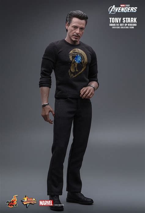 Hot Toys Tony Stark Mark VII Suit Up Version Avengers