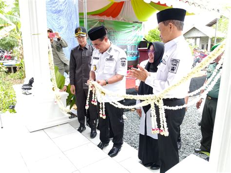 Resmikan Kantor Desa Persiapan Gunung Kanuar Bupati Tanah Bumbu