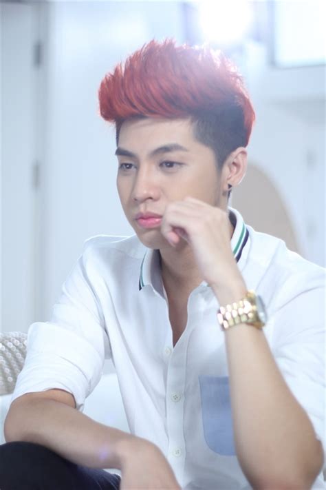 Noo Phước Thịnh bị hot girl xô xuống hồ bơi